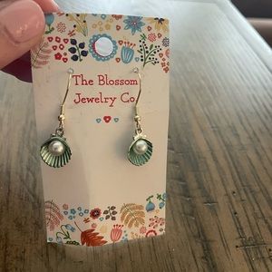 *New*Pearl and shell earrings 🧜‍♀️